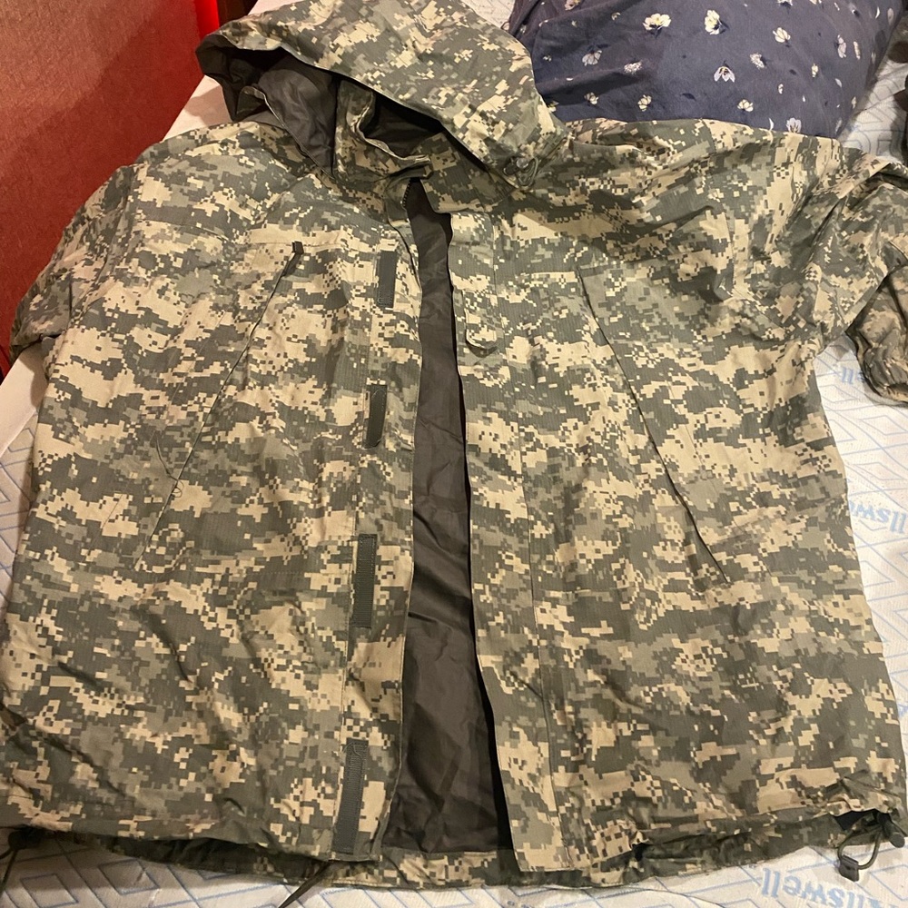 XL.  Men’s Gore-Tex